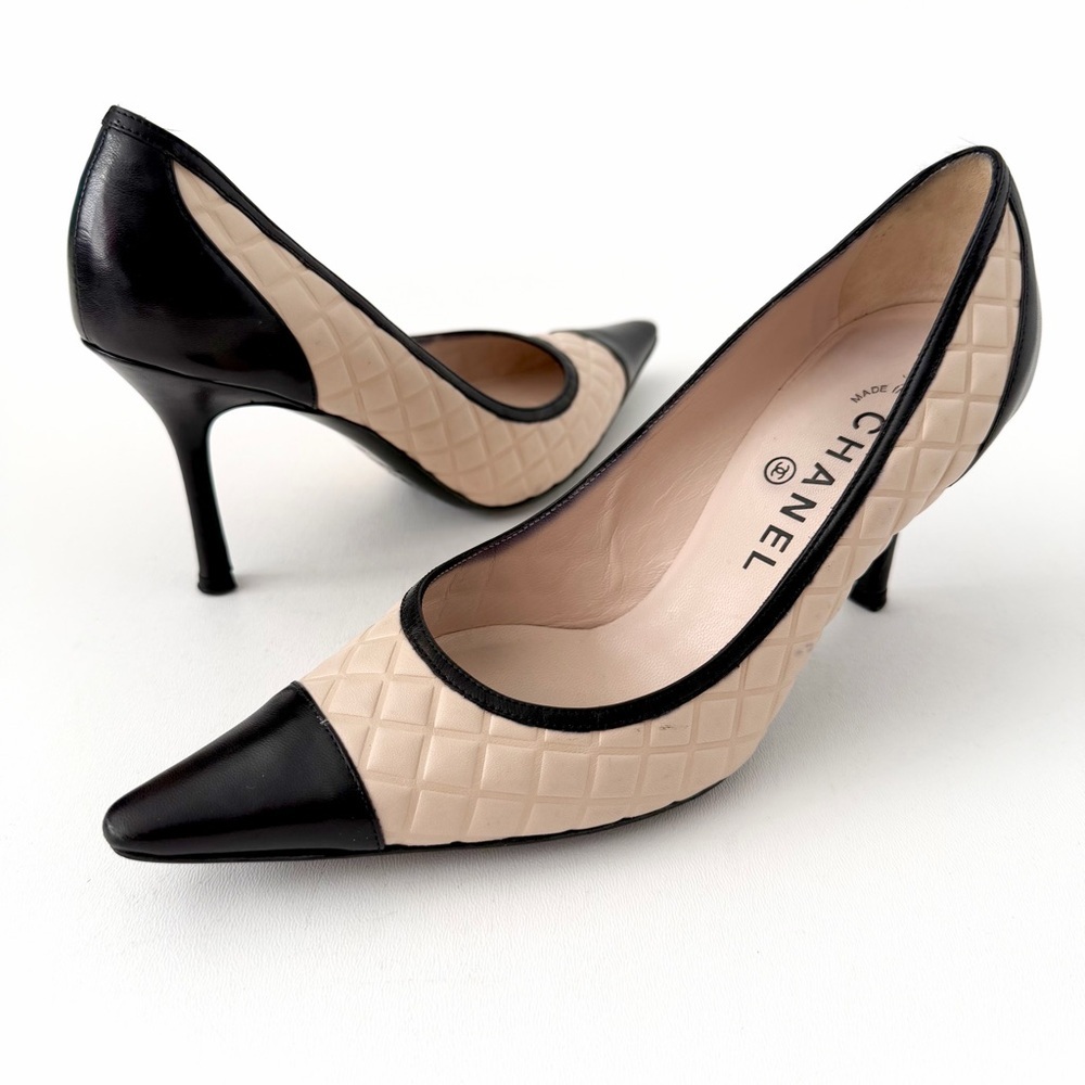 CHANEL || Beige Quilted Leather Black Cap Toe Pointed Pumps Heels EU 37 - Picture 2 of 16